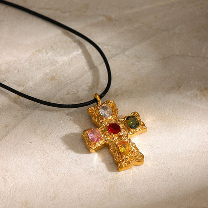 18K gold exquisite dazzling cross inlaid with zircon with hammer pattern design light luxury style necklace
