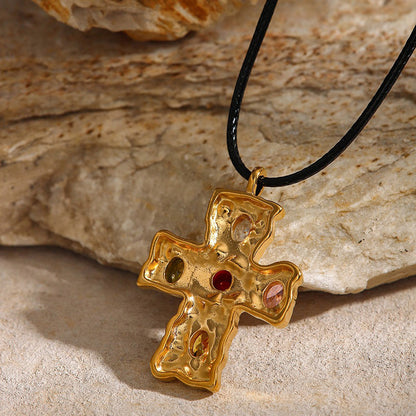 18K gold exquisite dazzling cross inlaid with zircon with hammer pattern design light luxury style necklace